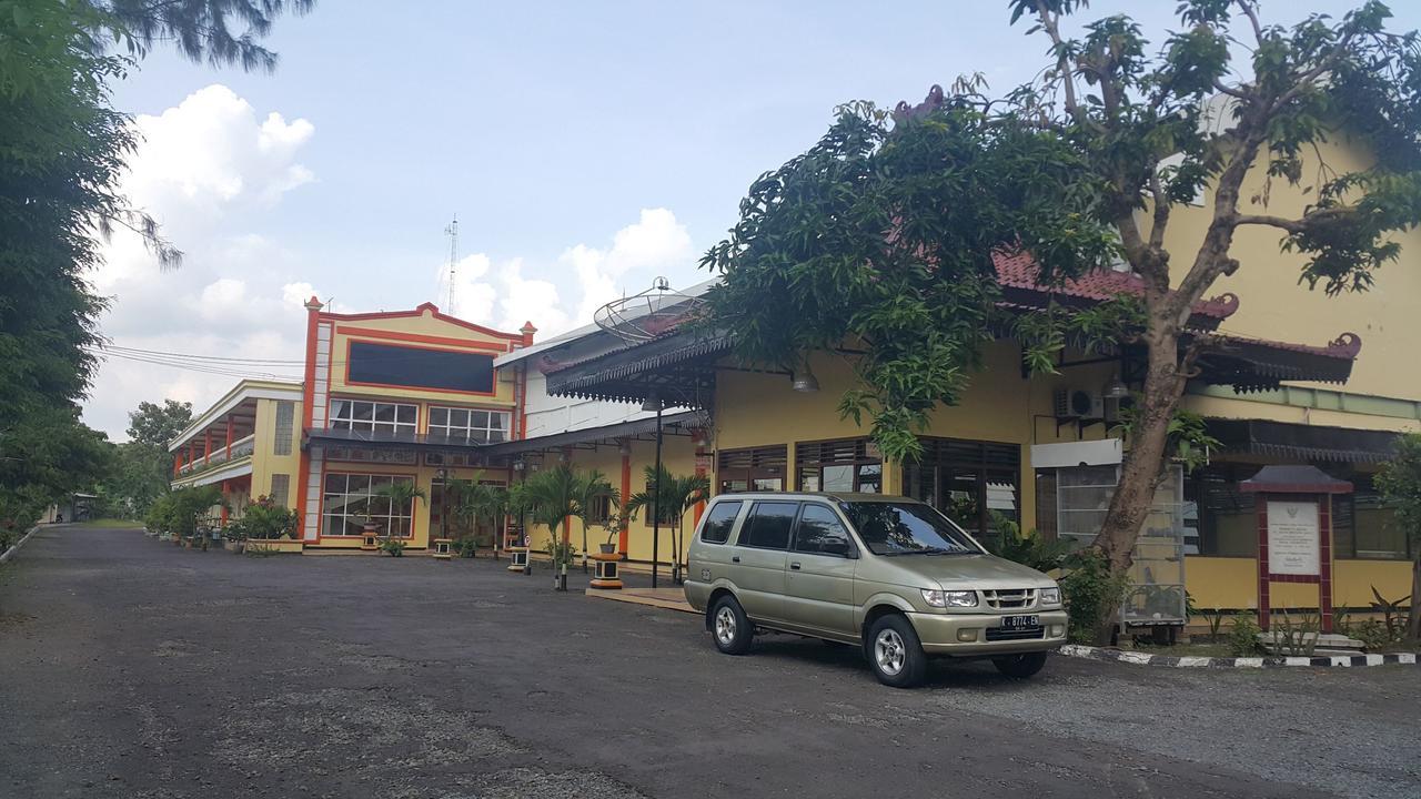 Sinar Bintang Hotel Cepu Kültér fotó